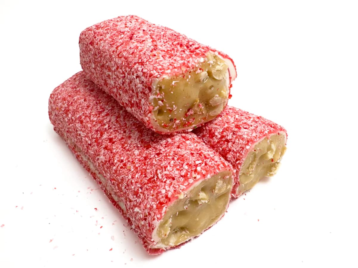 Лукум сарма фундук в малине и лепестках роз